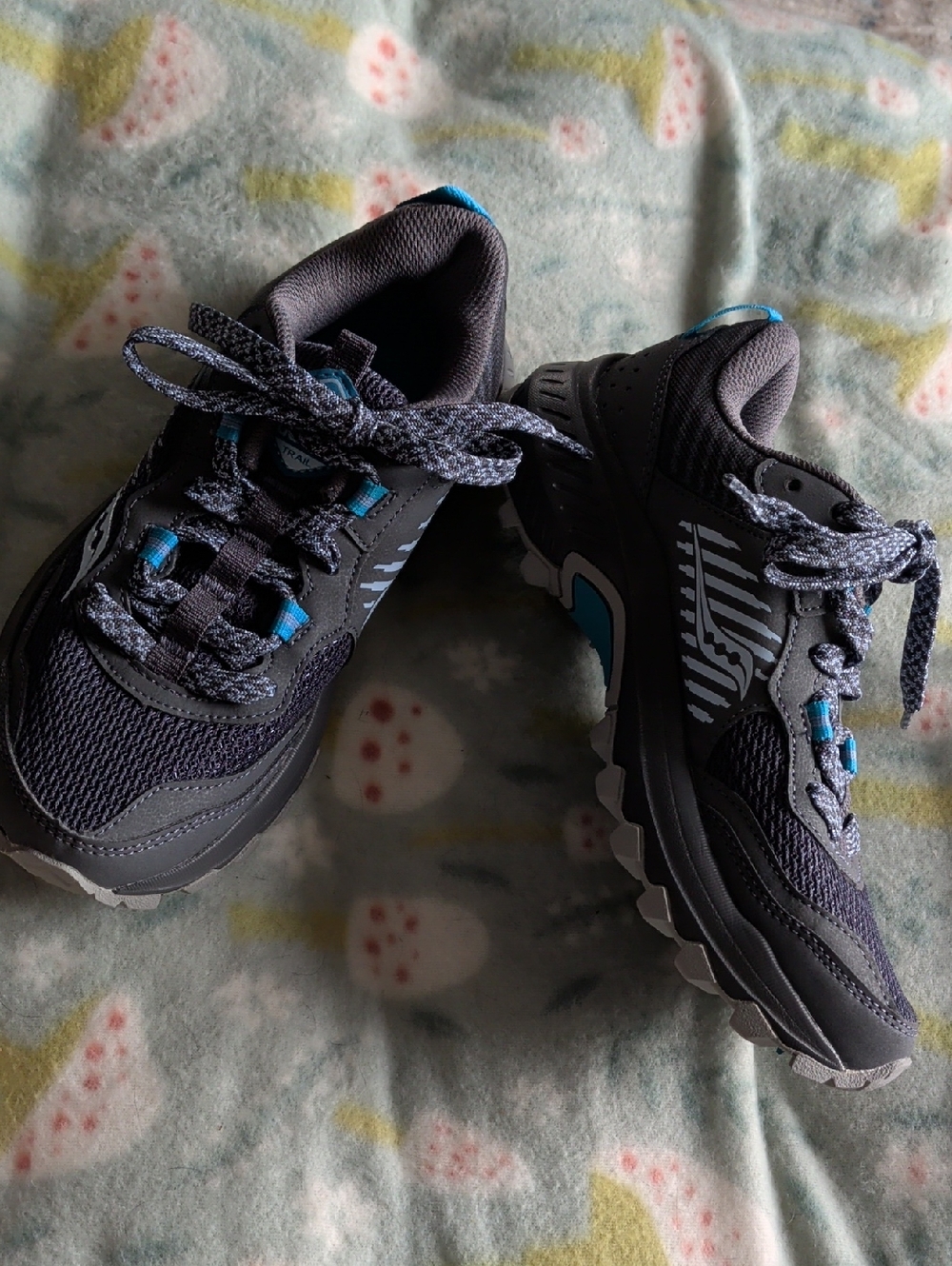 Woman's Saucony  Excursion TR 15 Gray with Blue Accents Wonans 5